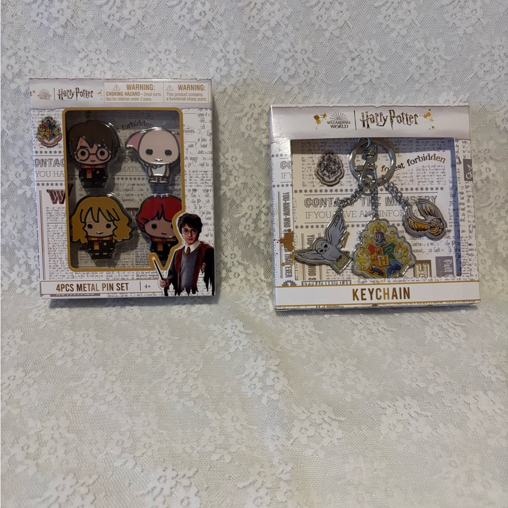 Harry Potter 4 Pcs Metal Pin Set and Keychain